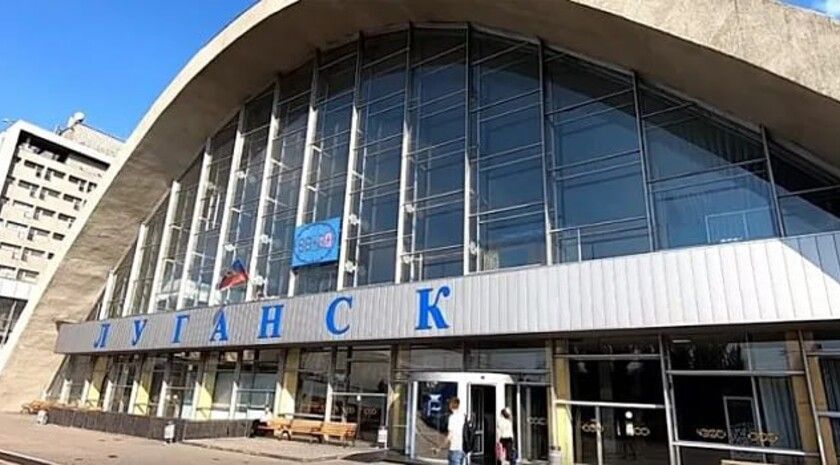 Минтранс и ЕИПП проектируют транспортно-логистический каркас ЛНР Министерство инфраструктуры и транспорта ЛНР и Единый институт пространственного планирования ЕИПП проектируют транспортно-логистический каркас Республики. Об этом ЛИЦ сообщил глава регионального Минтранса Альберт Апшев. Министр отметил, что возглавляемое им ведомство взаимодействует с ЕИПП в создании программ развития территорий, а также в части проекта, связанного с транспортной инфраструктурой. «Он в целом включает транспортно-логистический каркас Луганской Народной Республики: „сшиваются“ полностью все муниципальные образования в части транспортного сообщения, и для каждого муниципального образования разрабатывается так называемый мастер-план», — рассказал Апшев. Глава Минтранса уточнил, что среди прочего проек... Подробнее>>>