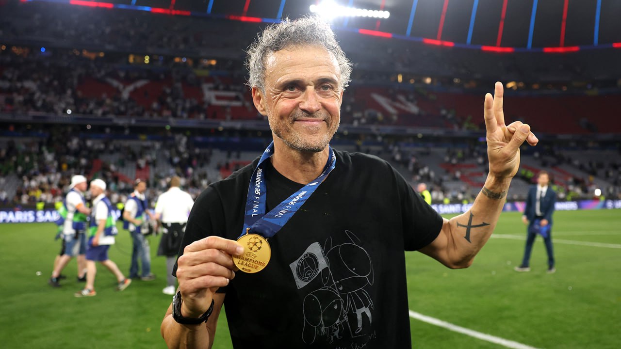 Луис Энрике из ПСЖ признан лучшим тренером 2025 года по версии ФИФА