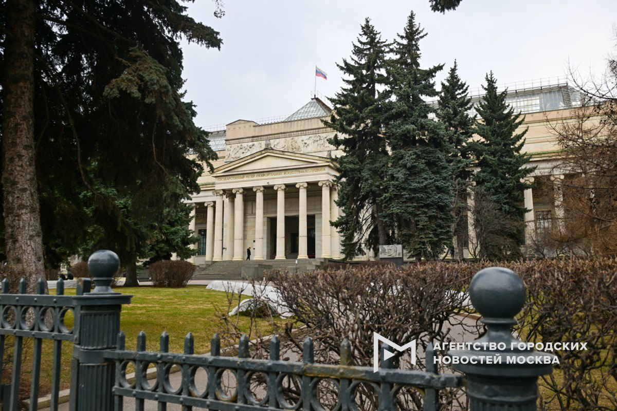 Режим работы Пушкинского музея изменится 1 4 ноября Главное здание и Галерея искусства стран Европы и Америки XIX XX веков будут работать в следующем режиме 1 ноября с 11 00 до 20 00 вход до 19 00 2 4 ноября с 10 00 до 20 00 вход до 19 00 В музее уточнили что мемориальная квартира Святослава Рихтера Мусейон и молодежное пространство Пушкинский Ю все дни работают в стандартном режиме Подпишись на Агентство Москва Мы в МАХ