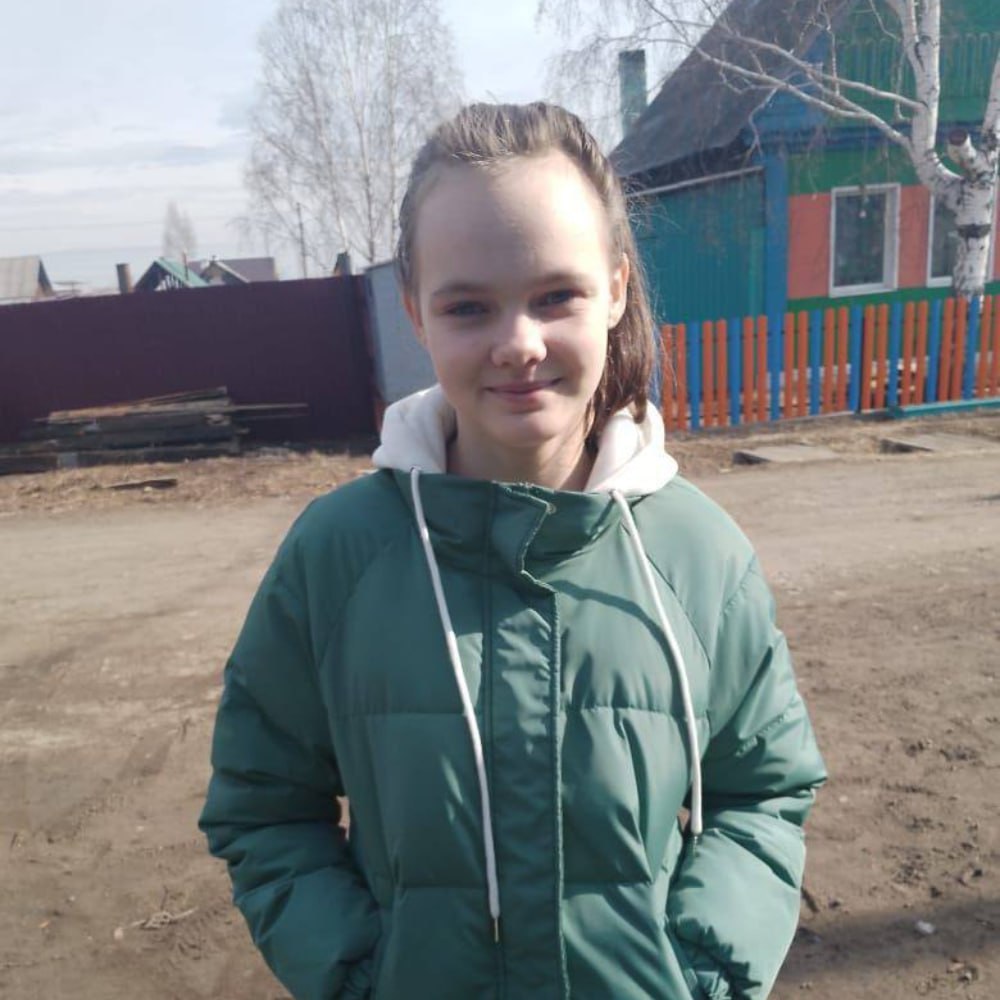 Пропавшую 13-летнюю девочку ищут в Нижнеудинском районе Полиция объявила розыск Марии Подземных, исчезнувшей 11 мая. Мать девочки рассказала правоохранителям, что вчера около 16 часов ее дочь ушла из дома по адресу Нижнеудинск, улица 6 Рабочая, и до настоящего времени не вернулась. Приметы: на вид 12-13 лет, рост около 170 сантиметров, глаза голубые, волосы светло-русые. Была одета в куртку зелёного цвета с белым капюшоном, черные джинсы, кроссовки белого цвета. Ранее Мария из дома не уходила. При наличие какой-либо информации просьба сообщить в ОМВД России по Нижнеудинскому району по телефону: 8 39557 7-18-67 102 или по номеру ответственного сотрудника - 8 902 764-03-97.