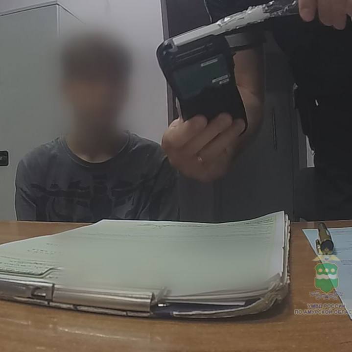 Пьяный подросток устроил ночные покатушки на машине отца в Благовещенске Сотрудники ДПС остановили Toyota, чтобы проверить документы у водителя. Однако за рулем автомобиля оказался пьяный 11-летний школьник. Выяснилось, что иномарку паренек взял у отца. Теперь мать подростка привлекут к административной ответственности, а школьника поставят на профилактический учет в ПДН и в медицинском учреждении. Транспортное средство же полицейские поместили на охраняемую стоянку.