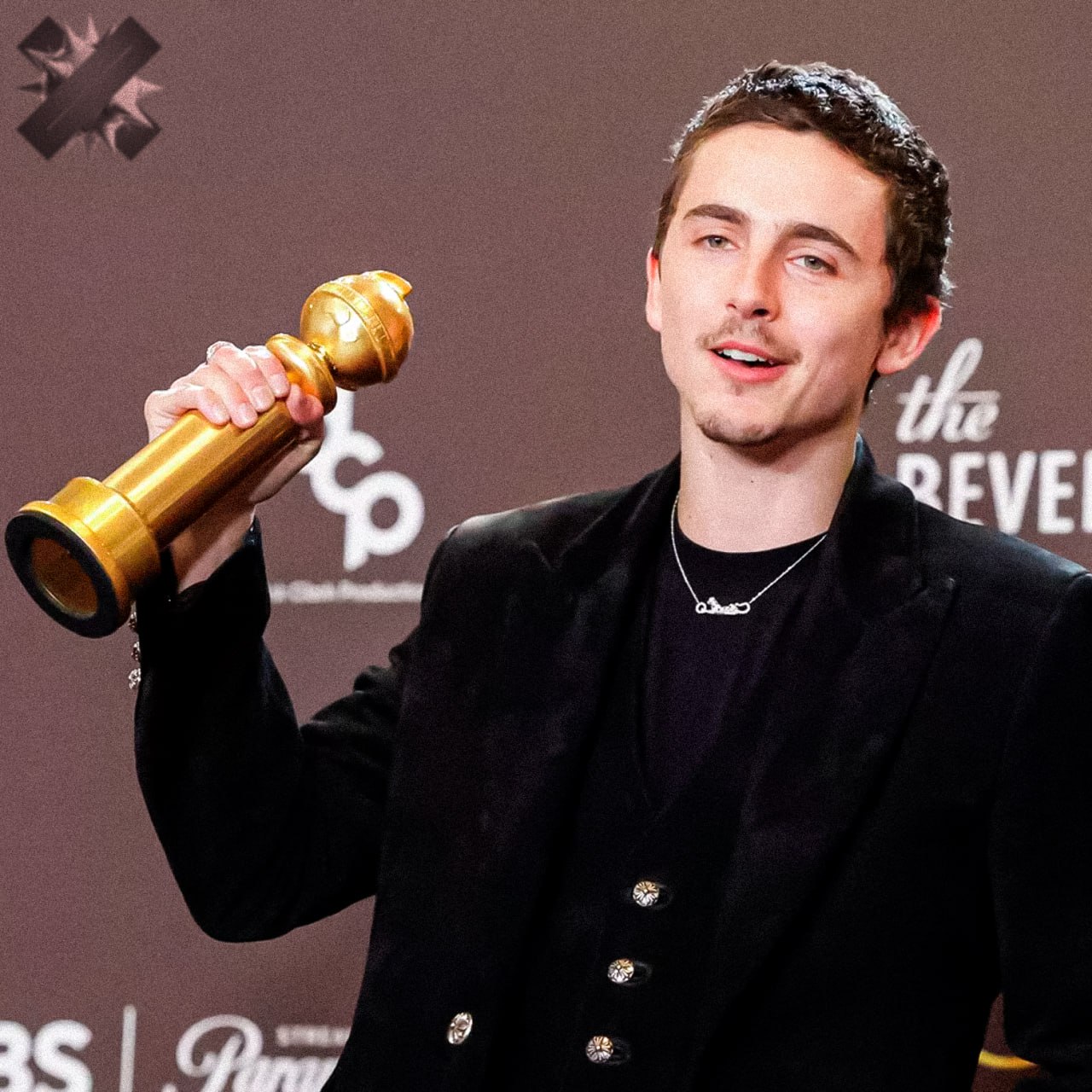 Тимоти Шаламе взял Золотой глобус за лучшую мужскую роль Актёра наградили за работу в фильме Марти Великолепный победа в категории Лучшая мужская роль в мюзикле или комедии В борьбе за статуэтку Шаламе обошёл Джорджа Клуни и Леонардо ДиКаприо   достойно сыграл не зашло не смотрел НМШ