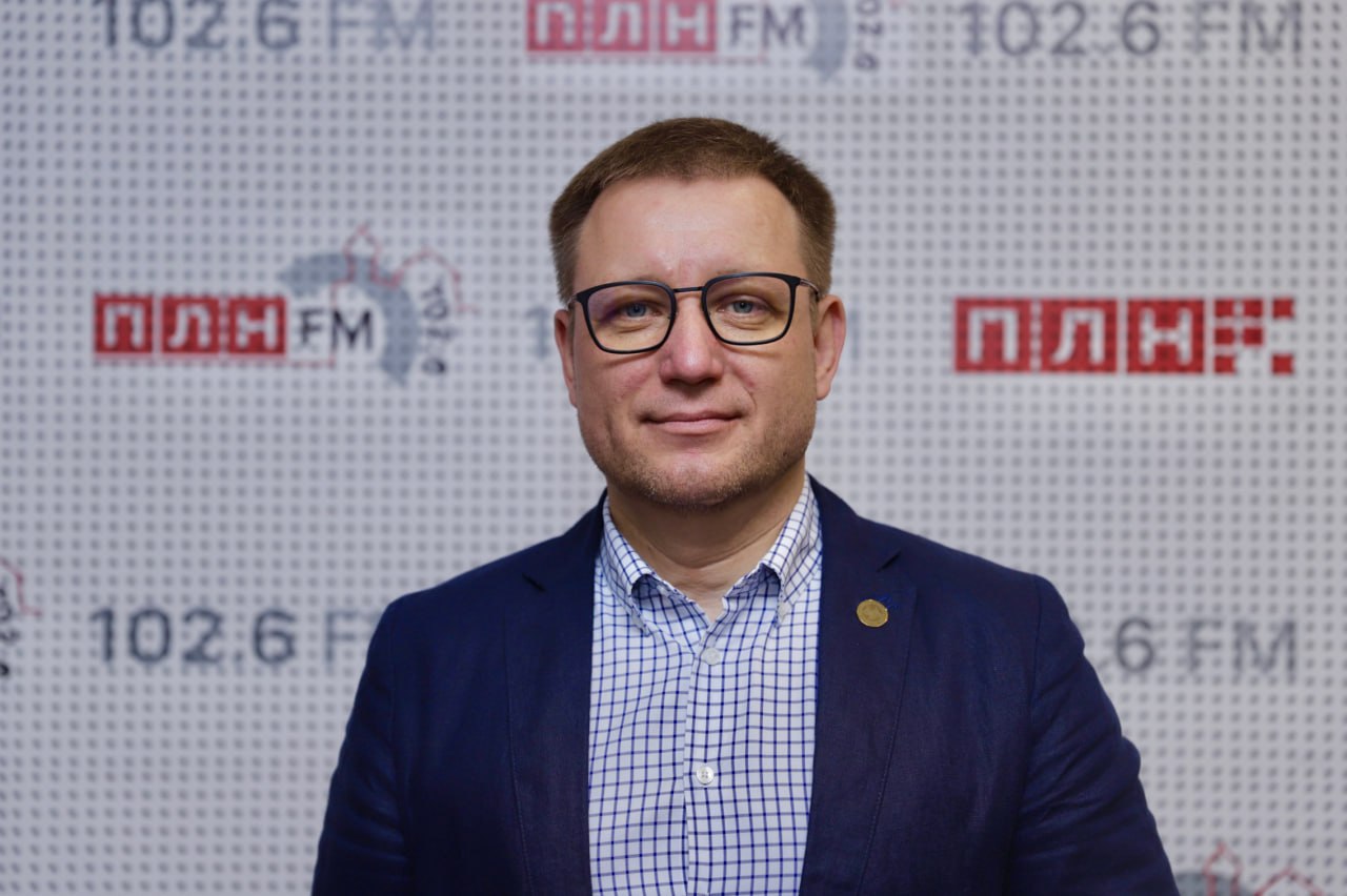 #СказаноНаПЛНFM Игорь Сопов, председатель Избирательной комиссии Псковской области: «Официально еще выборы не начались, территориальные избирательные комиссии должны назначить выборы с 15 по 25 июня. Думаем, что в ближайшее время ТИК соберутся и назначат. 13 кампаний избирательных у нас. Мы ждем ответа от ЦИК, скоро они объявят, в каких регионах будет использоваться дистанционное голосование. Мы это практикуем, это удобно для избирателей. Планируется, что у нас будет 253 участка в 13 районах, все будут оборудованы системой видеофиксацией и видеосвязью»