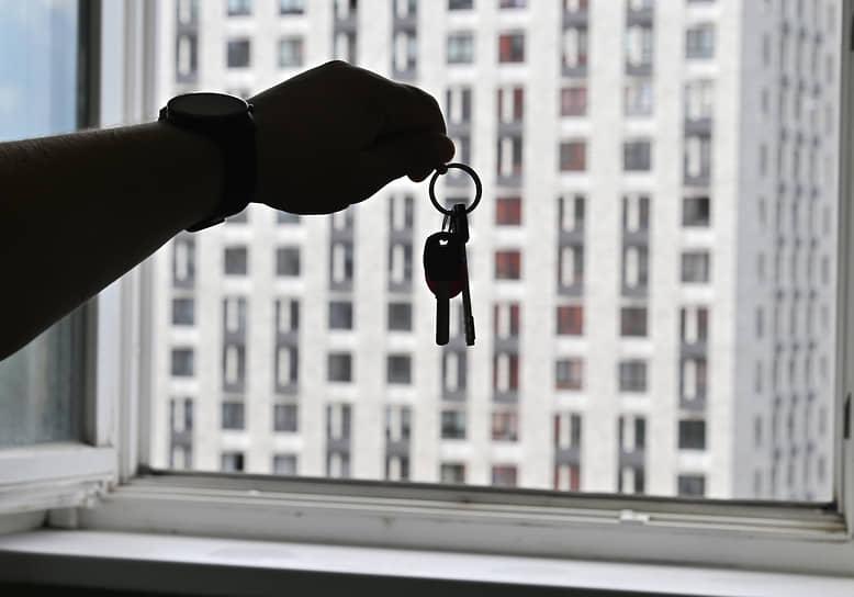 Средняя цена квадратного метра на верхних этажах в новостройках Москвы достигла 510 тысяч рублей Эксперты оценили стоимость квартир на верхних этажах в новостройках столицы. Они дороже жилья на нижних в среднем на 29%: Средняя цена квадратного метра на первом этаже за исключением элитного жилья составляет 396 тысяч рублей, а на верхнем — 510 тысяч. Разброс цен растёт.