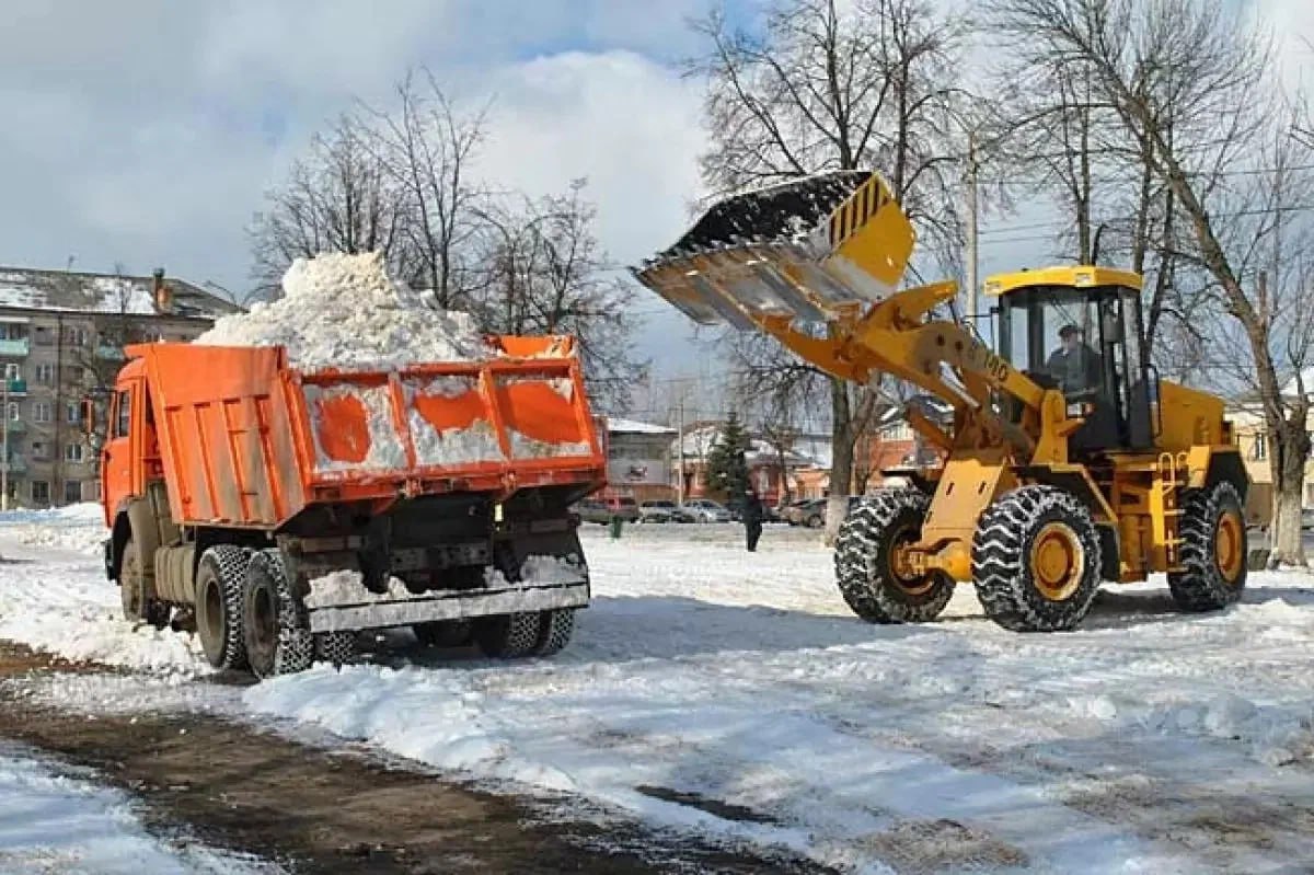 Луганский автодор заготовил на зиму более 21,2 тыс. тонн противогололедных материалов. Это пока 75% от запланированного объема в 28,7 тыс. тонн, сообщили в Минтрансе ЛНР.  Также автодор приобрел 1,1 тыс. тонн соли технической для приготовления противогололедной смеси. А для  выполнения работ уборке снега и ликвидации гололедицы запланировано задействовать 139 единиц техники, из них: ⏺автогрейдеры – 14 ед.; ⏺погрузчики – 20 ед.; ⏺бульдозеры – 4 ед.; ⏺ тракторы с отвалом – 40 ед.; ⏺ КДМ – 51 ед.; ⏺ прочая техника – 10 ед.