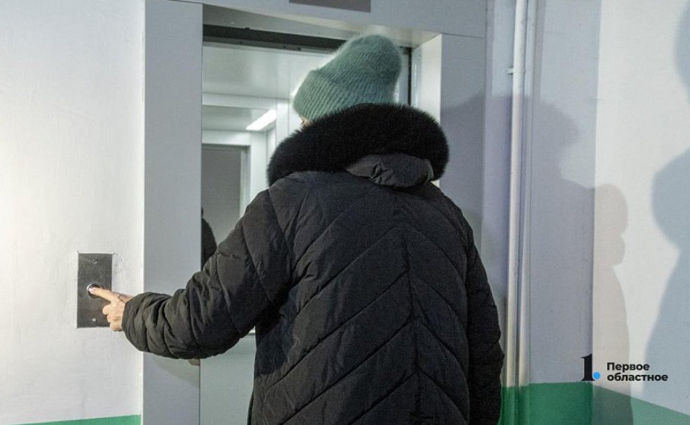 В Челябинской области в 2025 году  заменят 667 лифтов  Обсуждаются идеи по созданию федерального реестра специалистов по техническому обслуживанию лифтов и ужесточению требований к квалификации работников.  Также депутаты всерьез намерены навести порядок с заменой лифтов в домах со спецсчетами. Для этот собираются ввести ряд ограничений.    / Прислать новость