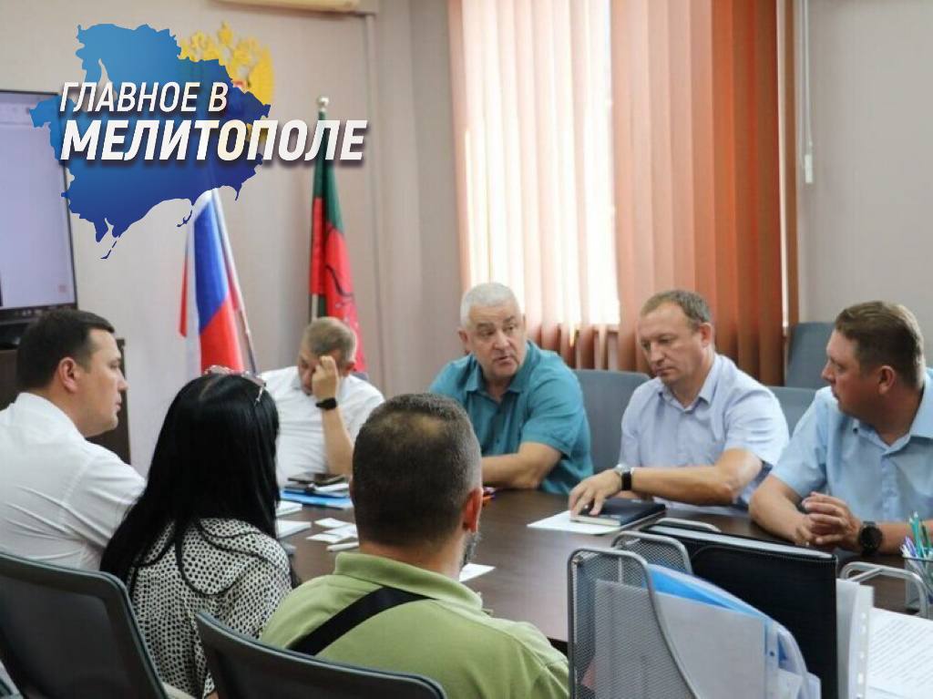 Орловские предприятия помогут восстановить инфраструктуру Запорожья  Делегация промышленников из Орловской области и руководство Запорожского региона договорились о сотрудничестве в восстановлении коммунальной инфраструктуры. Встреча, организованная в рамках партпроекта «Выбирай своё», позволила наладить прямые контакты между производителями оборудования из Ливен и профильными министерствами Запорожской области.  В ходе переговоров стороны детально обсудили поставки насосного оборудования, двигателей и комплектующих для ремонта водонапорных станций. Участие в совещании приняли министр промышленности Запорожской области Алексей Воробьев, министр строительства Василий Завадич и другие ответственные лица. По итогам встречи разработан комплекс мер поддержки ЖКХ и промышленности региона.