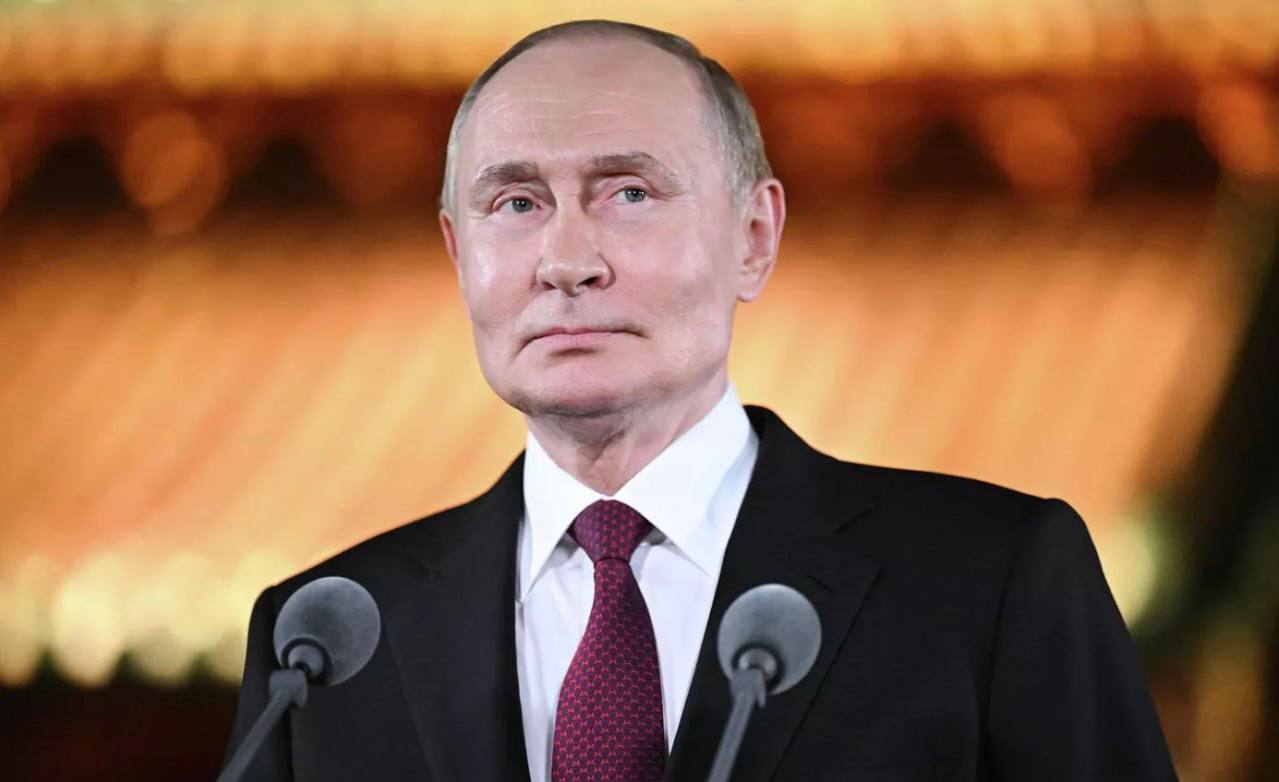 Владимир Путин не может позволить себе уйти в отпуск Так Дмитрий Песков ответил на вопрос как президент России будет отмечать предстоящий день рождения 7 октября и запланирован ли у него мини отпуск В свой день рождения Путин обычно старается провести время с родными и общается с главами других государств уточнил его пресс секретарь в интервью на ВЭФ