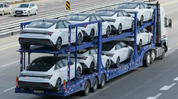 Владельцев казахстанских авто в России обязывают заплатить миллионы Федеральная таможенная служба России потребовала чтобы владельцы более 30 тысяч автомобилей казахстанской сборки доплатили утилизационный сбор По расчетам ведомства сумма доходит до 3 5 миллиона рублей   Прислать новость