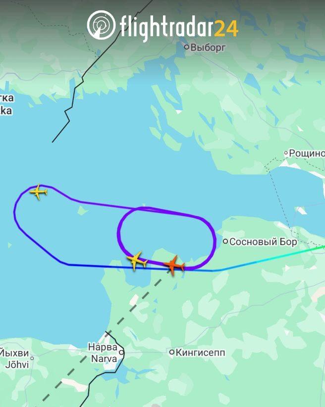 Самолёт «Победы» прямо сейчас кружит над Петербургом. В аэропорту Пулково сообщили RT, что причина — гроза в Калининграде, куда направлялся борт. Экипаж пока не принял решение, лететь ли дальше. Ещё один рейс — из Шереметьево в Калининград — по этой же причине временно приземлился в Петербурге. : ТГ Зеркало MAX