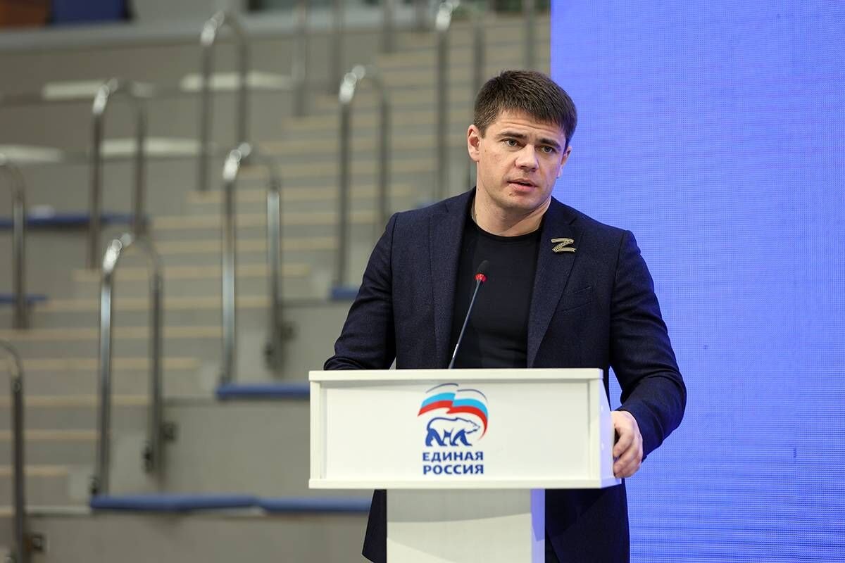 Обоснованная критика и сознательная дискредитация Депутат единоросс Боярский высказался на тему многочисленных критических заявлений в адрес нового национального мессенджера и слухах о возможном наказании за это Обоснованная критика мессенджера МАХ со стороны пользователей и блогеров не запрещена но сознательная дискредитация сервиса может быть происками врагов России поэтому каждый такой случай нужно проверять Слежку мессенджера за пользователями он назвал мифом а конфиденциальную связь и качественные аудиозвонки свершившейся реальностью Между тем по сообщению пресс службы мессенджера в Маx уже зарегистрировались 18 миллионов пользователей
