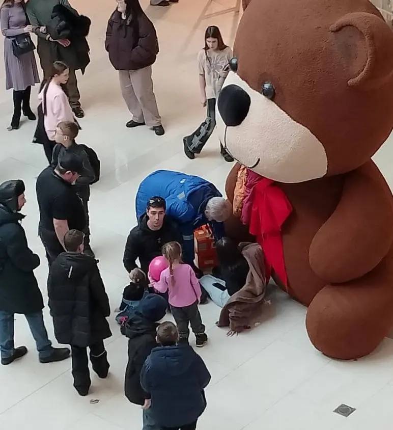 Прокуратура организовала проверку информации о давке на акции ко Дню влюбленных в уфимской ТЦ Планета По предварительным данным сегодня в торгово развлекательном комплексе произошло неконтролируемое скопление людей во время проведения акции с воздушными шарами В результате ребенок и женщина получили травмы При наличии оснований будет решен вопрос о принятии мер прокурорского реагирования РБК Уфа в Telegram РБК Уфа в MAX