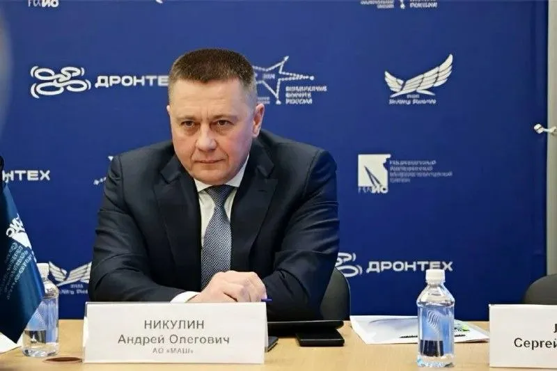 Первый заместитель гендиректора Шереметьево Андрей Никулин сменит Андрея Иванова на посту гендиректора Домодедово По словам источников Ведомостей это произойдет после 17 апреля Никулин работал в структурах Внуково и Аэрофлота но большую часть жизни в Шереметьево Прошел путь директора по организации пассажирских перевозок до первого заместителя гендиректора с 2014 года В Шереметьево занимается разруливанием всех внештатных ситуаций отлично ладит со всеми авиакомпаниями и государственными органами сообщают инсайдеры издания Подписаться на PRO transport Telegram MAX
