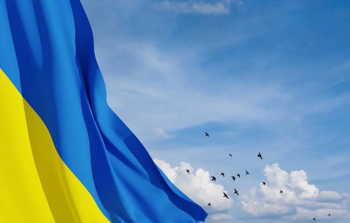 «Щедрая Европа» показала зубы: украинских беженцев в Нидерландах заставят платить втридорога за крышу над головой Как пишут местные СМИ, с 1 октября власти поднимут плату за проживание в госприютах с нынешних 105 до 244 евро в месяц. А если вдруг беженцы осмелятся питаться, готовьте ещё 252 евро. Таким образом, скромная семья из двух человек рискует оставить в нидерландских приютах до тысячи евро в месяц, а это уже за 90 тысяч рублей. Царьград.ТВ — Не боимся говорить правду Подпишись