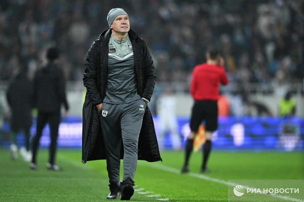 Арбитр удалил тренера Балтики в матче РПЛ со Спартаком Судья показал красную карточку Талалаеву на 33 й минуте после того как тренер показал неприличный жест Удалению предшествовал эпизод в котором защитник Балтики Манелов получил прямую красную за столкновение с игроком Спартака Подписывайтесь на РИА Новости Спорт в MAX