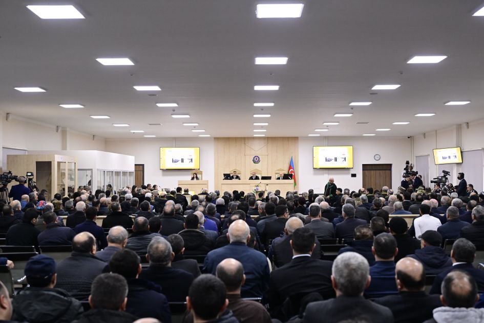 Манукян и Бабаян потребовали в Баку привлечь к суду Пашиняна Каспшика и Мирзояна В Бакинском военном суде на процессе по уголовному делу против главарей бывшего оккупационного режима Карабаха обвиняемые выступили с ходатайствами Обвиняемый Давид Манукян попросил суд вызвать премьер министра Армении Никола Пашиняна в качестве свидетеля или подключить его к процессу через видеоконференцию Другой обвиняемый Давид Бабаян предложил привлечь к суду сопредседателей Минской группы ОБСЕ в частности посла Анджея Каспшика а также министра иностранных дел Армении Арарата Мирзояна По словам Бабаяна он и Манукян знакомы с указанными лицами и были с ними в прямом контакте что делает их важными свидетелями по делу Caucasian bureau