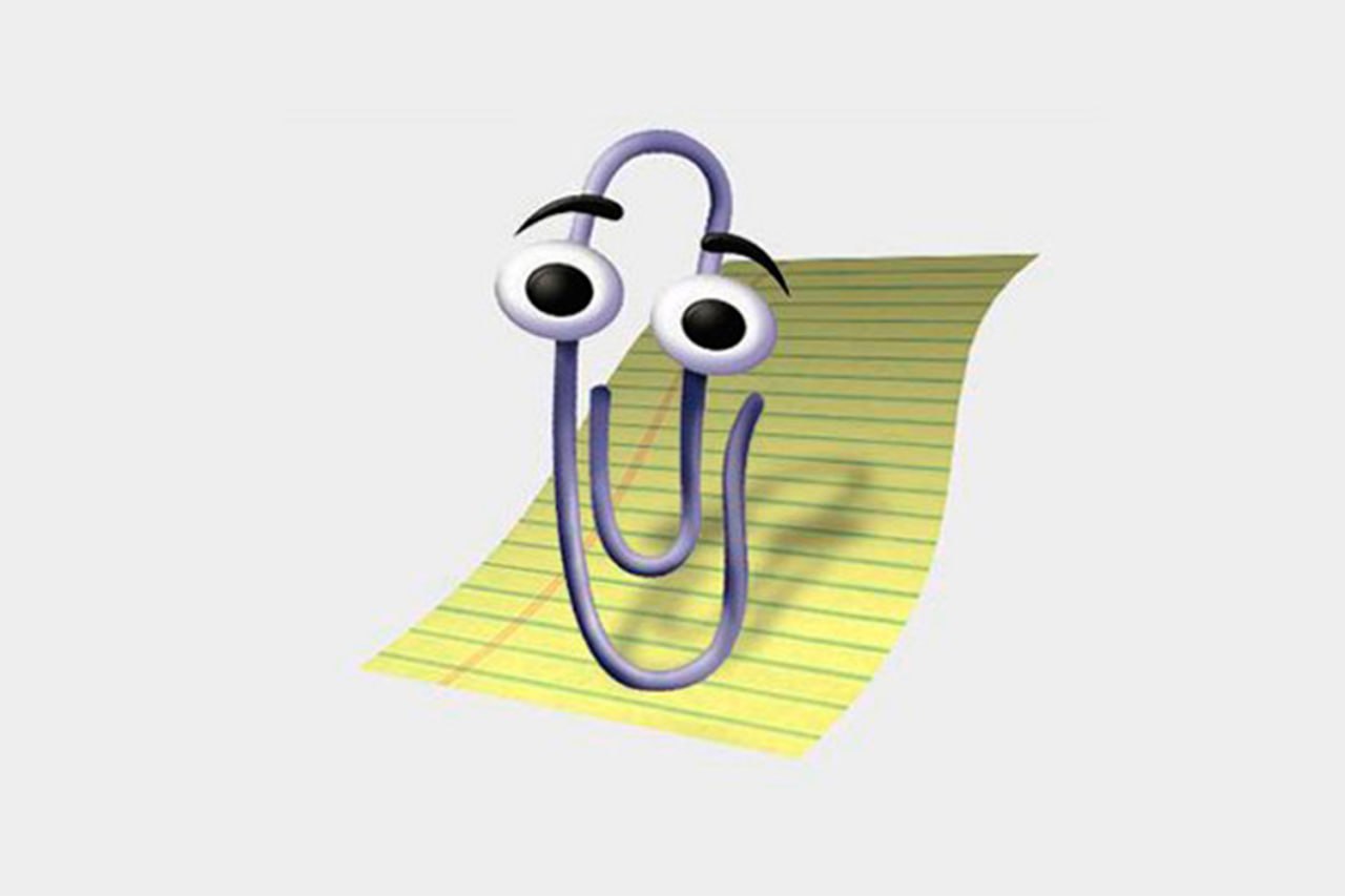 Энтузиаст возродил «Скрепыша» из старого Microsoft Office в виде ИИ-ассистента Разработчик-энтузиаст под ником felixrieseberg вернул к жизни легендарного «Скрепыша» Clippy из Microsoft Office 1997, который «вырос» из простого помощника в ИИ-ассистента. Разработчик сохранил пользовательский интерфейс 1990-х годов, отдавая дань уважения «великому Clippy» и визуальному стилю Microsoft того времени. Обновлённый Clippy позволяет запускать локально на компьютере различные большие языковые модели LLM , включая несколько модификаций Gemma 3 от Google, модели Microsoft Phi-4 Mini и Qwen Qwen3 . По словам разработчика, «Скрепыш» отличается простой и быстрой настройкой за счёт использования llama.cpp и node-llama-cpp — приложение самостоятельно выбирает наиболее эффективный способ запуска ИИ-модели Metal, CUDA, Vulkan и т. д. . Также предусмотрена поддержка пользовательских моделей, параметров и подсказок. Кроме того, Clippy может работать локально в офлайн-режиме.