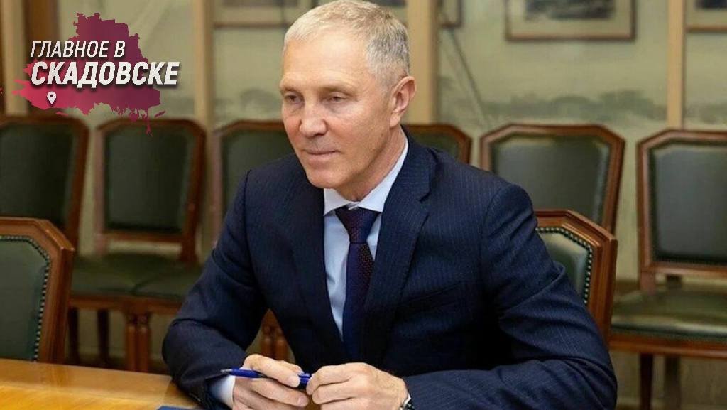 В Херсонской области введены новые меры поддержки для ветеранов труда   Губернатор Херсонской области Владимир Сальдо подписал закон, который обеспечивает социальную поддержку ветеранам труда региона. Этот документ вступил в силу 30 июня 2025 года, как сообщили в Правительстве Херсонской области.  Ветераны труда теперь смогут бесплатно пользоваться городским транспортом, исключением являются такси и маршрутки, а также получать услуги по изготовлению и ремонту зубных протезов, проходить медобслуживание вне очереди и устанавливать квартирные телефоны без ожидания.  Поддержка предназначена для женщин старше 60 лет и мужчин старше 65 лет, которые получают пенсию. Также был изменен региональный закон о присвоении звания «Ветеран труда», и теперь меры поддержки регулируются отдельным законом.
