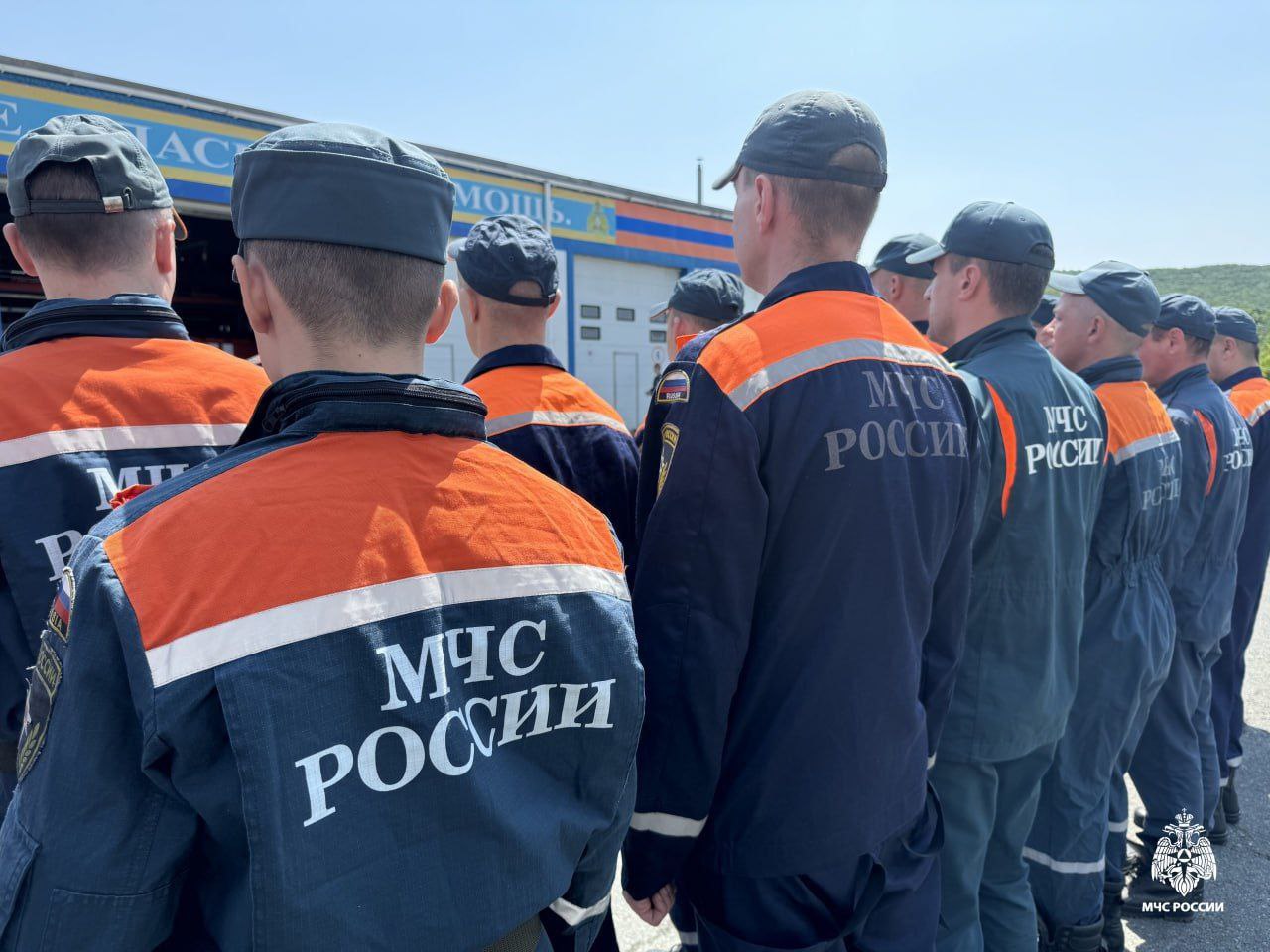 Приморского края сообщает: Вчера днем на улице Пушкина в Уссурийске произошло возгорание в многоквартирном доме. По прибытию пожарных в квартире на четвертом этаже горели личные вещи. Огонь был ликвидирован на 20 квадратах. Предварительная причина пожара – неосторожность при курении. Погибших и пострадавших нет.