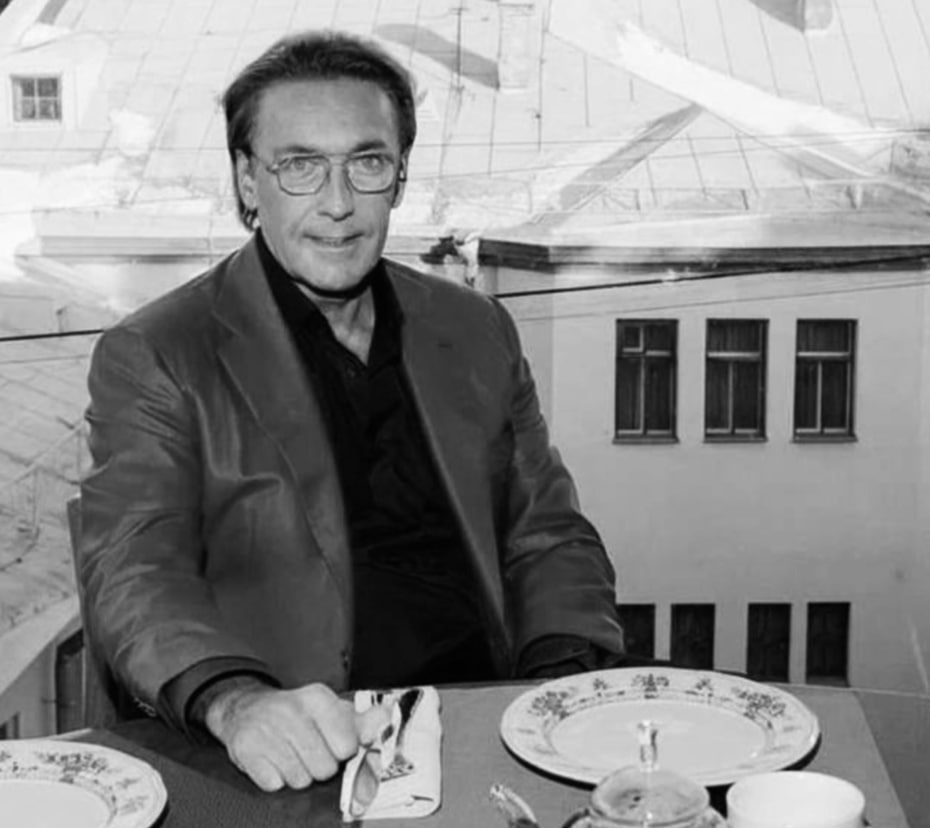 Умер основатель ресторанной группы Ginza Project Вадим Лапин Ресторатор скончался на 63 м году жизни Долгое время он боролся с онкологическим заболеванием В Воронеже под управлением Ginza Project в своё время работал ресторан Камыши Позже заведение закрылось Большой воронежский Подписаться И на всякий в Maх