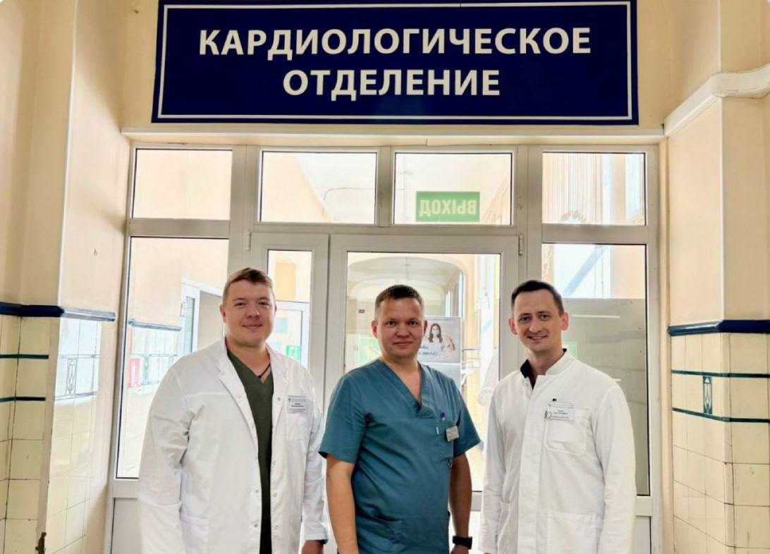 Во Владивостоке врачи спасли грузинского бизнесмена у которого на ВЭФ 2025 случился инфаркт В Приморье мужчина прибыл в составе грузинской делегации для участия в форуме однако во время одной из деловых встреч после подписания договора ему стало плохо рассказали в минздраве Бригада скорой зафиксировала инфаркт миокарда и доставила его в Приморскую Краевую клиническую больницу 1 Сейчас с ним все в порядке Подписывайтесь на РБК Восток