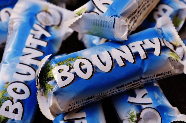 Bounty вызывает диарею, выяснили в РЭУ им. Плеханова. По словам доцента Елены Мясников, батончик содержит добавку Е422, которая обладает слабительным действием. В составе Snickers и Picnic есть пальмовое масло, которое увеличивает риск сердечно-сосудистых заболеваний. А самый калорийный батончик — Goodmix. В нём 522 ккал, тогда как в вышеперечисленных — около 490.