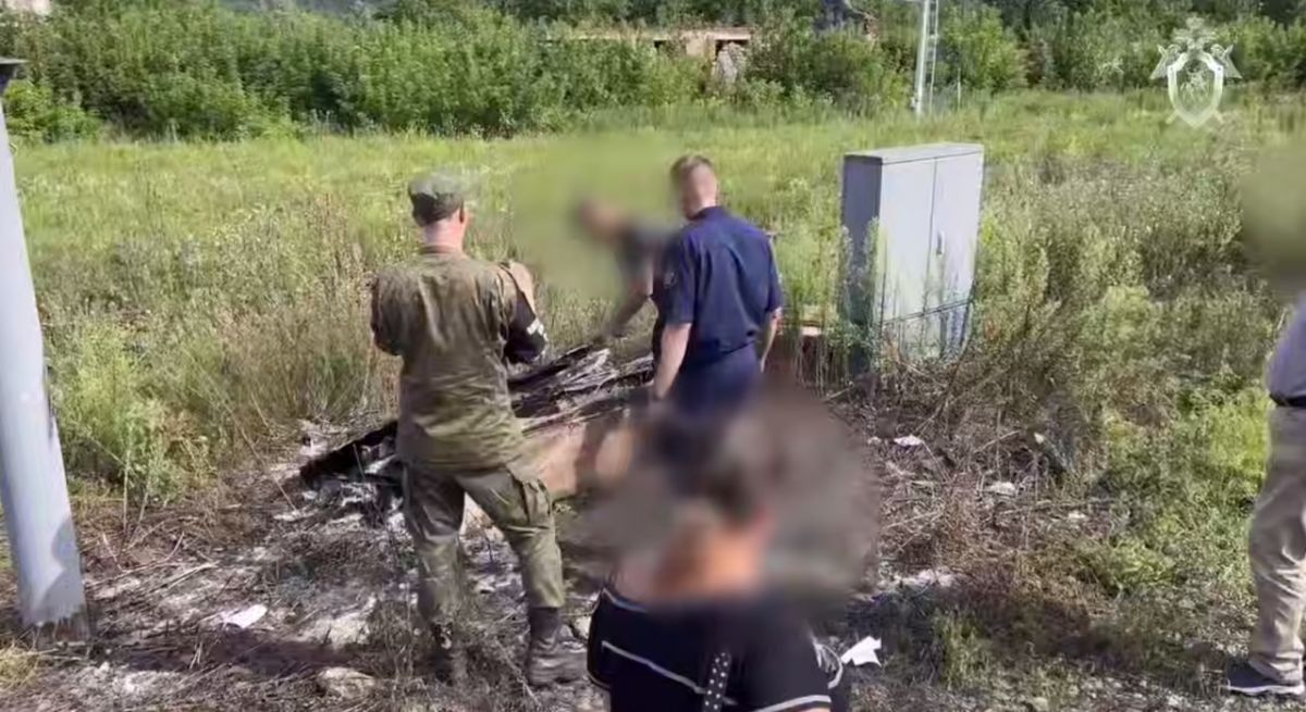 В Тульской области задержали двух подростков, совершивших поджог релейного шкафа     В Тульской области по материалам УФСБ России по Тульской области задержаны двое подростков. Они обвиняются в поджоге релейного шкафа в Алексине.  ↗  Прислать новость   Подписаться