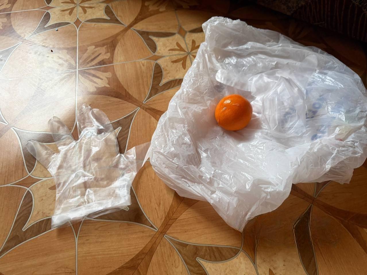 Праздник к нам приходит уфимцу помогли извлечь мандарин из заднего прохода Как нам сообщил источник дело произошло в Мелеузе Там 32 летний Азат К отмечал праздники в компании знакомых После изрядно выпитого алкоголя мужчина решил засунуть себе в задний проход мандарин после первой удачной попытки в 5 ую точку залетел и второй такой же фрукт А вот вытащить самостоятельно цитрусовый удалось лишь один Второй застрял С болями в заднем проходе Азат и обратился за помощью В домашних условиях ему помогли извлечь инородный предмет Порекомендовали полный покой в случае болей или кровотечения обратиться к узкому специалисту И дали совет больше не экспериментировать с цитрусовыми и 5 ой точкой Честный Репортаж UFA RB Подписаться Прислать новость При отключении интернета доступен наш канал в Max