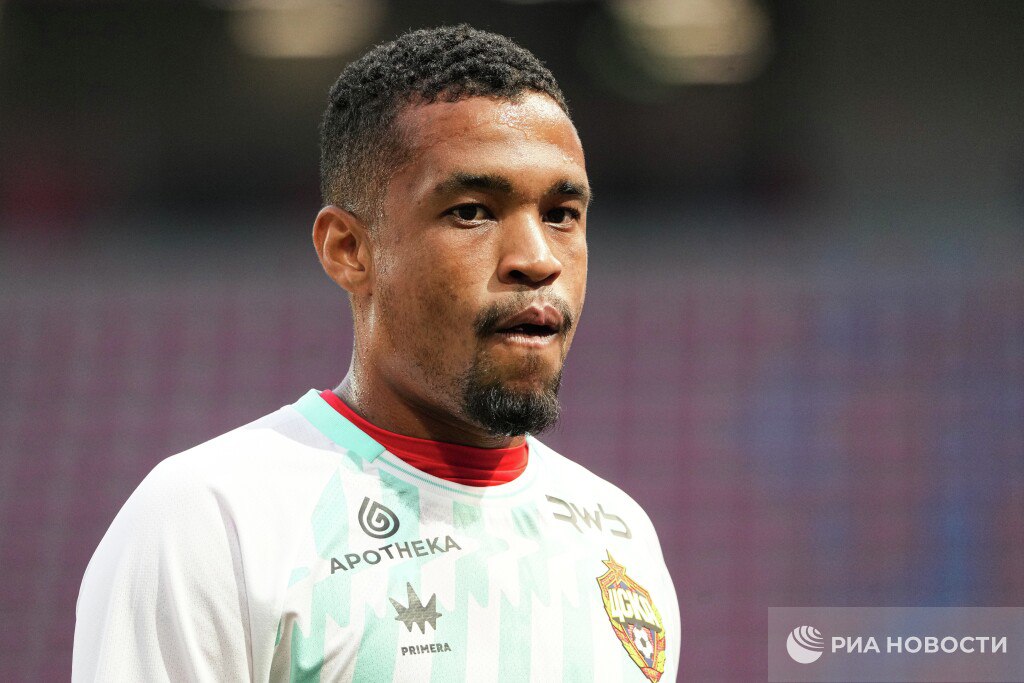 Алеррандро не будет работать с ЦСКА на втором сборе в Абу Даби 26 летний нападающий проходит медосмотр из за предстоящего перехода в другой клуб сообщает Telegram канал ЦСКА Ранее СМИ сообщали что Алеррандро продолжит карьеру в бразильском Интернасьонале Подписывайтесь на РИА Новости Спорт в MAX