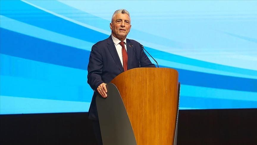 Турция выступает за подписание Соглашения о свободной торговле с Азербайджаном Анкара выступает за подписание между Турцией и Азербайджаном соглашения о свободной торговле Об этом сообщил министр торговли Турции Омер Болат на проходящем в Баку II Азербайджано турецком инвестиционном форуме Мы стремимся к заключению Соглашения о свободной торговле между Турцией и Азербайджаном Технические группы правительств двух стран ведут консультации по тому вопросу осуществляют анализы и оценки Надеюсь со временем мы достигнем этой цели сказал Болат Подробнее на нашем сайте v aa com tr 3778610 24 7 в сутки с Агентством Анадолу