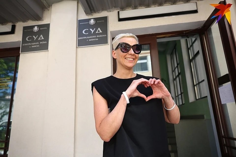 Лукашенко помиловал 123 граждан различных стран по просьбе Трампа в их числе Мария Колесникова Сообщается что в числе отпущенных на свободу людей лица осужденные за совершение преступлений разной направленности шпионскую террористическую и экстремистскую деятельность Жест осуществлён исходя из гуманитарных принципов и общечеловеческих и семейных ценностей и направлен на ускорение развития взаимоотношений передаёт Пул Первого Ранее специальный посланник США по Беларуси Джон Коул объявил что Соединённые Штаты снимают санкции с белорусского калия