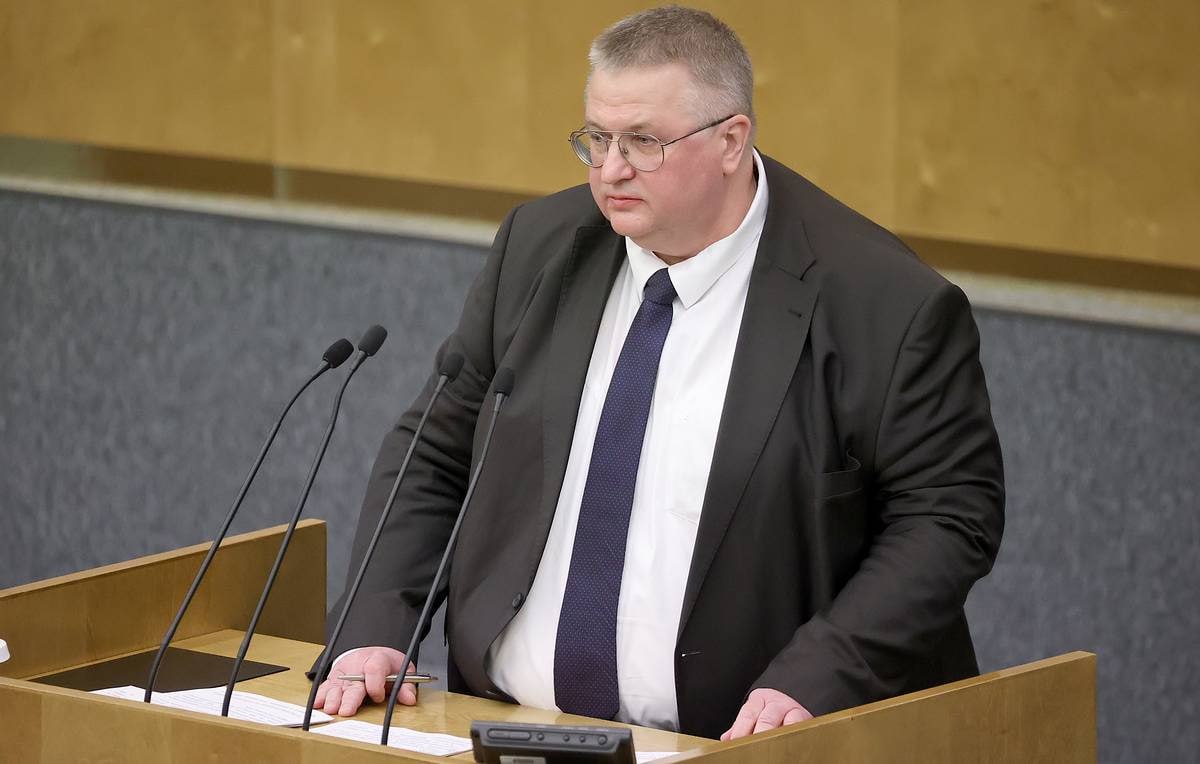 Оверчук заявил о невозможности одновременного членства Армении в ЕС и ЕАЭС Россия будет уважать выбор этой страны, заявил вице-премьер. «Парламент Армении принял закон, который декларирует её стремление присоединиться к Европейскому союзу. Мы внимательно отслеживаем развитие событий в республике по этому направлению», — сказал Алексей Оверчук. Он объяснил, что в армянской нормативно-правовой базе появляются акты, которые упрощают некоторые правила сертификации продуктов из государств, которые не входят в Евразийский экономический союз. Политик добавил, что страны объедения будут рассматривать вопрос о применении соответствующих мер. Подпишись на «Говорит Москва»