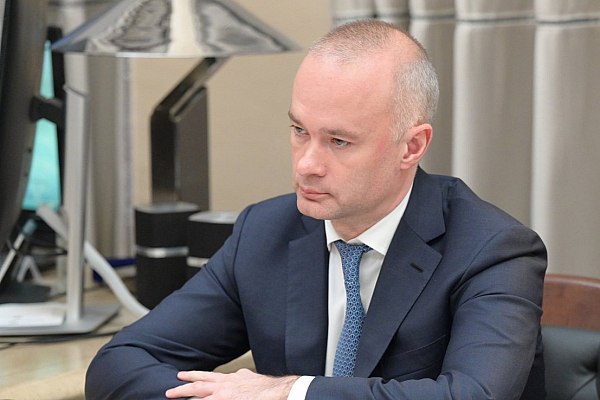 ОАК и HAL работают над организацией производства в Индии самолета SSJ Объединенная авиастроительная корпорация ОАК входит в Ростех и и индийская госкорпорация Hindustan Aeronautics Limited HAL работают над организацией производства в Индии самолета SSJ Одной из целей является поставка производимых в Индии комплектующих в Россию заявил глава ОАК Вадим Бадеха Об этом сообщает ТАСС Сегодня наше сотрудничество выходит на новый уровень Мы совместно с корпорацией HAL работаем над проектом организации производства в Индии гражданского пассажирского самолета Superjet сказал Бадеха на полях Российско индийского бизнес форума организованного Фондом Росконгресс и Федерацией индийских торгово промышленных палат FICCI По его словам этот проект создает новые возможности для промышленности как Индии так и России aviaru net n290528