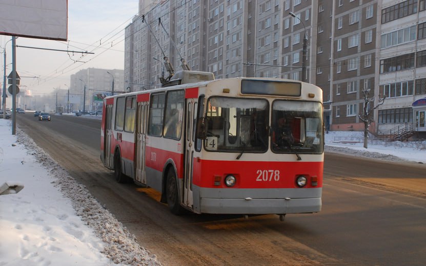 Не идут троллейбусы В столице Удмуртии с 15 30 16 декабря из за ДТП с пострадавшими прервано движение троллейбусов по улице 9 Января сообщает пресс служба МУП ИжГЭТ Транспорт следует по измененным схемам маршрут 4 Завод Нефтемаш ул Орджоникидзе ул Пушкинская ул Дзержинского ул 9 го Января Остановка Ул Ворошилова и обратно маршрут 7 Центр ул Пушкинская ул Дзержинского ул 9 го Января Остановка Ул Ворошилова и обратно маршрут 14 Ул К Герда ул Новоажимова ул К Либкнехта ул Удмуртская ул Дзержинского ул 9 го Января Остановка Ул Ворошилова и обратно Пассажир просят учитывать изменения Подписаться на нас Telegram MAX