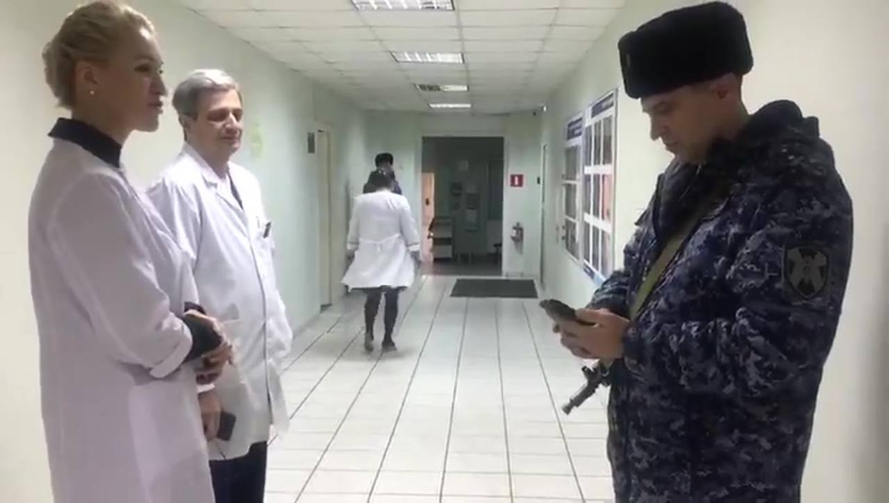 В Кстовской ЦРБ произошло нападение на медика Сообщается, что пострадал рентгенлаборант — ело дважды ударили по лицу во время процедуры. Пострадавшему медику оказали помощь. На нападавшего написано заявление в полицию. Подписаться Написать нам