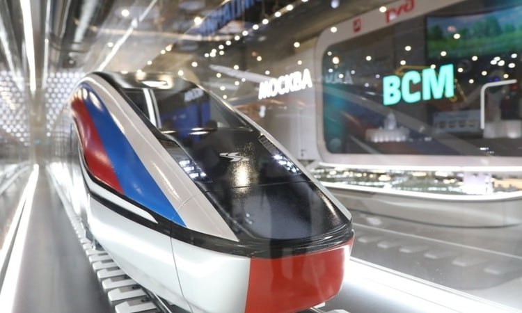 Проект высокоскоростной железнодорожной магистрали  ВСМ  Москва — Санкт-Петербург на сегодняшний день полностью структурирован, обеспечен финансированием и находится на завершающей стадии проектирования трассы, заявил вице-премьер Виталий Савельев на совещании Президента Путина с Правительством. Вице-премьер отметил, что пассажиропоток на ВСМ-1 составит не менее 23 млн человек по итогам 2030 года.