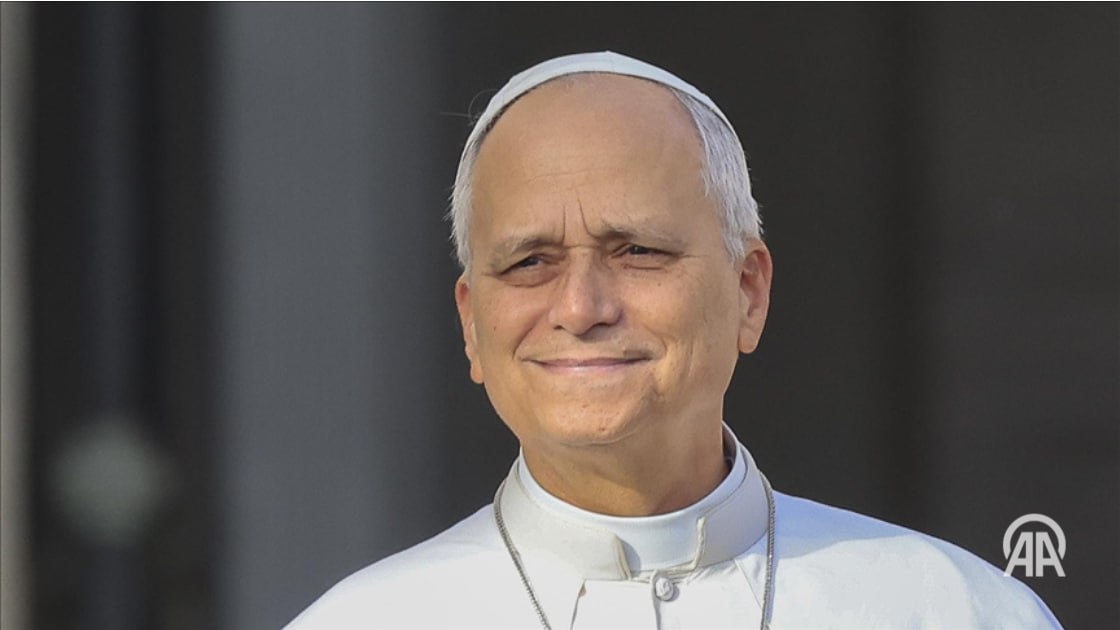 Папа Лев XIV 27 ноября прибудет с официальным визитом в Турцию В рамках визита Папы Римского Льва XIV в Турцию в Стамбуле продолжаются приготовления в местах отправления культа где он примет участие в мероприятиях Визит Папы который впервые посетит зарубежную страну состоится в шестой месяц его пребывания на этом посту и охватит также Ливан Папа Лев XIV 27 ноября прибудет с официальным визитом в Турцию После участия в мероприятиях в Анкаре вечером он прибудет в Стамбул В рамках программы визита 28 ноября в пятницу Папа встретится с епископами священниками диаконами и духовными лицами в католической церкви Святого Духа Собор Святого Духа в Харбие а затем посетит Французский приют Подробнее на нашем сайте v aa com tr 3754739 24 7 в сутки с Агентством Анадолу