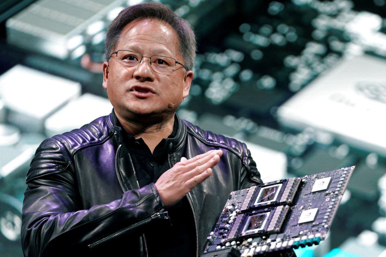 Nvidia впервые за 10 лет подняла зарплату Дженсена Хуанга Его базовая зарплата увеличилась на 49%, до $1,5 млн. Объём вознаграждения в виде акций достиг $38,8 млн, что довело совокупный доход Хуанга за 2025 финансовый год до $49,9 млн. Рыночная стоимость акций Nvidia увеличилась более чем в 9 раз в период между концом 2022 года и концом 2024 года. Доля Хуанга в капитале компании составляет приблизительно 3,5 %. По текущей рыночной оценке, стоимость этой доли составляет примерно $94 млрд. Мой Компьютер