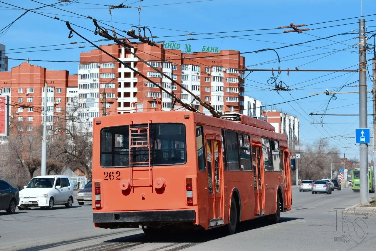 В Оренбурге повысится стоимость проезда в общественном транспорте С 11 мая стоимость проезда на маршрутах обслуживаемых МКП Оренбургские пассажирские перевозки и ООО Лидерком составит 45 рублей Мэрия сообщает такой тариф будет действовать на регулярных городских маршрутах 2 4 6 7 10 12 20 21 54Н 56Н 65Н 80Н 84Н 85Н 23 24 46 90 47 19 48 а также на сезонных садоводческих маршрутах Льготы регионального и федерального уровня по социальной транспортной карте сохранены Фото КняZь Оренбургскiй