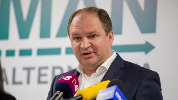 Мэр Кишинева призвал оппозицию объединиться против правящей партии  Мэр Кишинева Ион Чебан, один из лидеров оппозиционного блока «Альтернатива», обратился к другим политическим силам с призывом создать единый фронт против правящей партии «Действие и солидарность»  PAS , сообщает «Sputnik Молдова».  По его словам, за четыре года у власти PAS допустила многочисленные манипуляции и ущемление прав граждан, и теперь важно не допустить сохранения ее доминирования в парламенте.  «За эти четыре года мы стали свидетелями множества манипуляций, ущемления различных социальных групп. Это был позорный мандат тех, кто называет себя проевропейцами. Призываю вас объединить усилия и сказать:  Стоп PAS », — заявил Чебан.  Он подчеркнул, что оппозиция должна предотвратить повторный захват власти PAS через «махинации» на выборах.   #Молдова