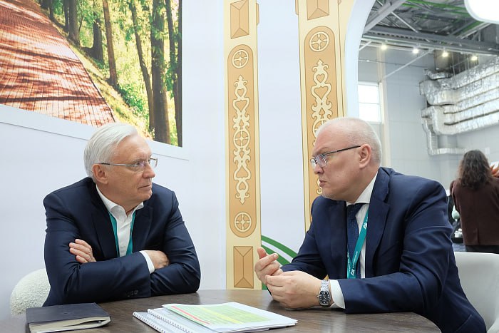 Кировская область планирует купить 125 единиц общественного транспорта. Заявки в федеральный центр уже направлены. Об этом стало известно в ходе встречи губернатора Александра Соколова с гендиректором ПАО «КАМАЗ» Сергеем Когогиным на Международном экономическом форуме «Россия – Исламский мир: KazanForum 2025».
