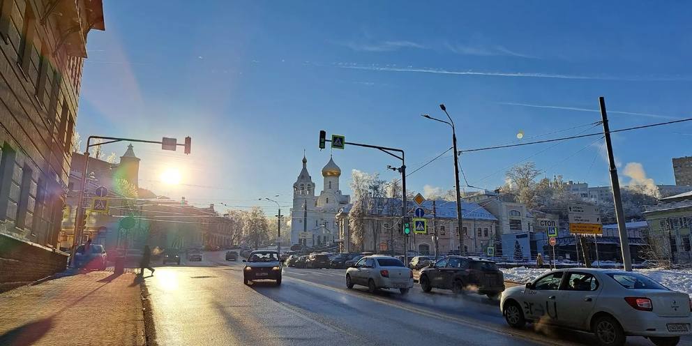 Заморозки до -8°C ждут нижегородцев в ближайшие дни.  Об этом сообщил руководитель Гидрометцентра Роман Вильванд. Метеоролог рекомендовал водителям переобуться с летней резины на зимнюю.   Подписаться   Прислать новость