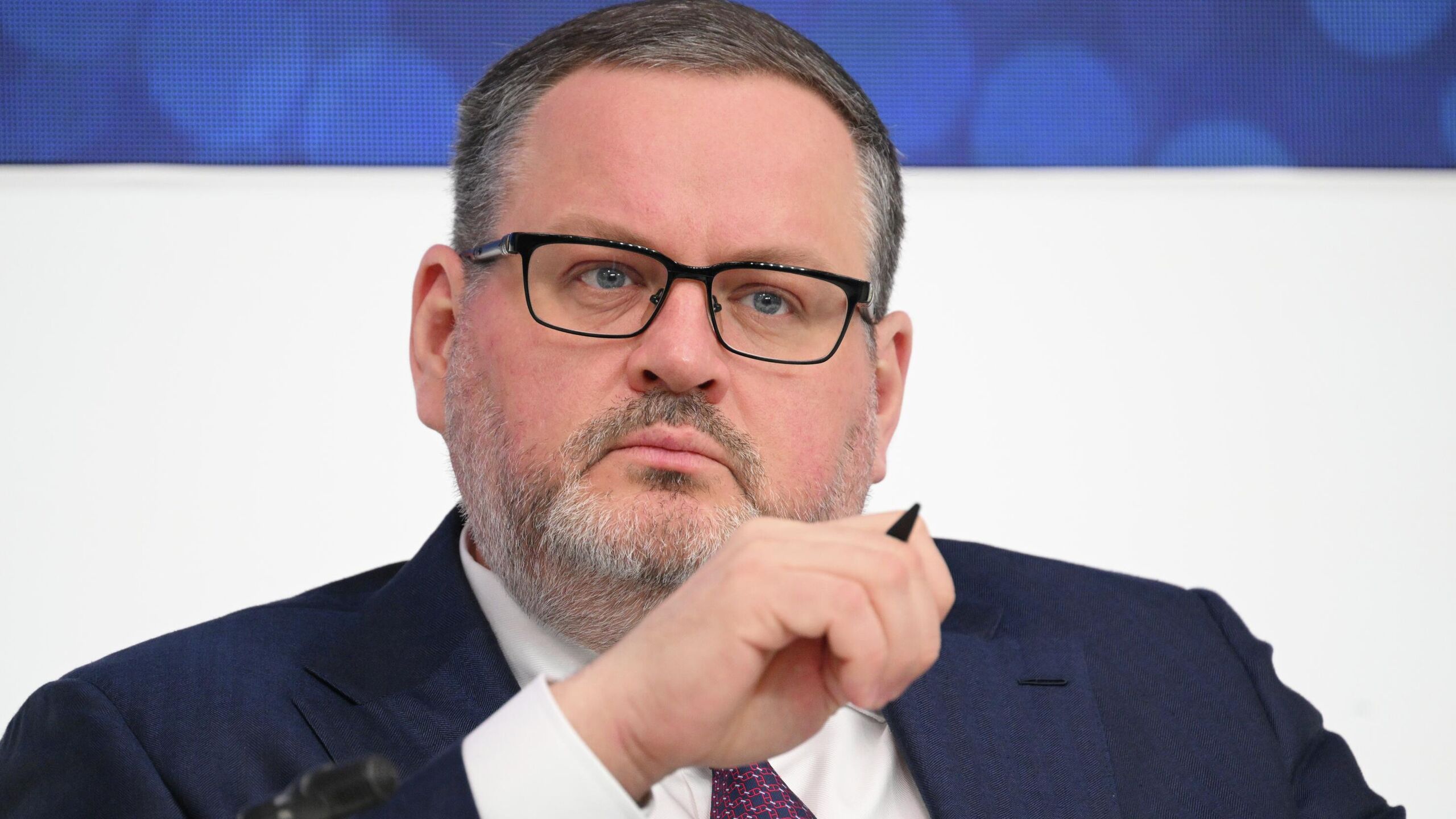 Центры демографических компетенций откроют ещё в 13 регионах России в ближайшее время сообщил министр труда и социальной защиты РФ Антон Котяков Наша совместная работа с Российской академией наук позволяет нам сегодня формировать центры демографических компетенций в субъектах Российской Федерации В 15 регионах такие центры демографических компетенций уже сформированы уже работают В ближайшее время мы планируем что еще в 13 территориях демографические центры компетенций начнут свою работу сказал Котяков на Красноярском демографическом форуме Красноярский демографический форум проходит 21 ноября в городе Красноярске Форум стал площадкой для обсуждения регионами страны вопросов народосбережения в России стратегии действий по реализации семейной и демографической политики поддержке многодетности в Российской Федерации до 2036 года