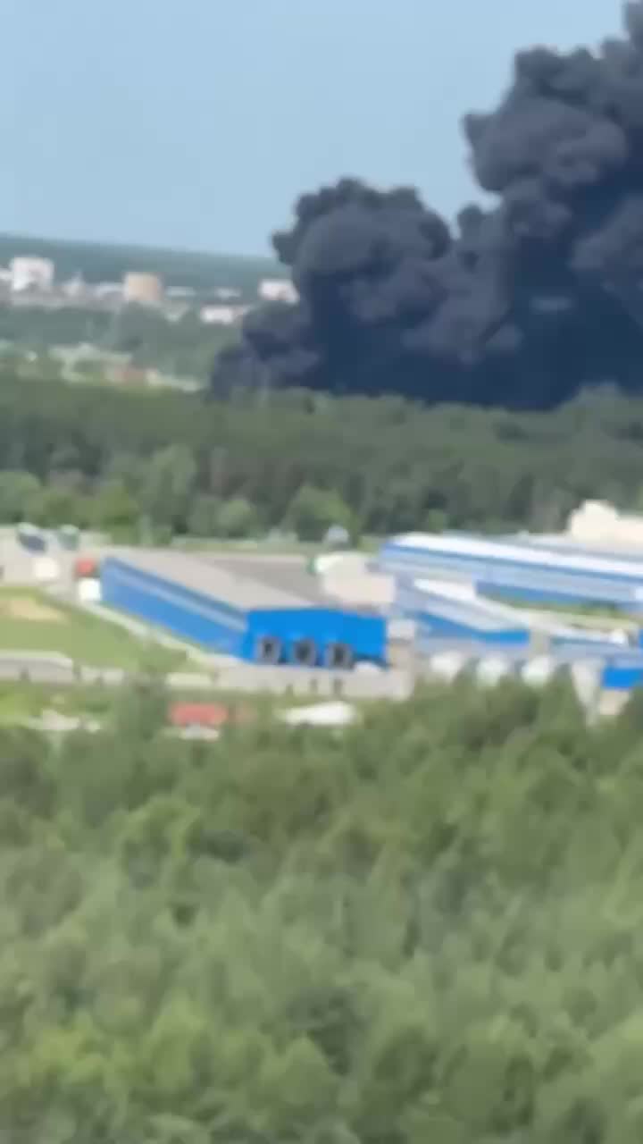 Пожар на складе лакокрасочных материалов в Казани локализован