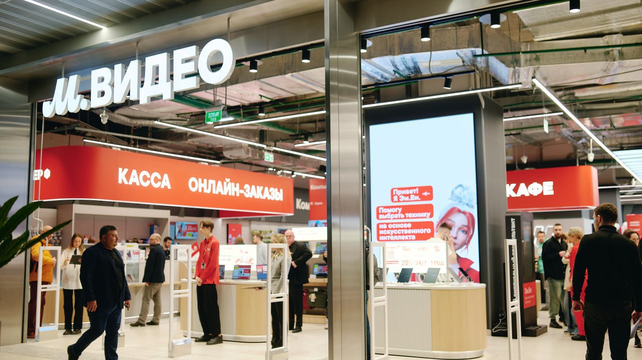 В М.Видео-Эльдорадо теперь можно оплатить до 50% от стоимости покупки бонусами. Ранее баллами можно было оплатить только до 30%. Среди ритейлеров, торгующих бытовой техникой и электроникой, это одна из лучших программ лояльности с максимальным процентом. Она начала работать с 12 мая в рамках реализации новой трехлетней стратегии развития, сообщила пресс-служба компании. Несмотря на изменения в порядке списания бонусов, условия начисления остаются прежними: 3% от суммы чека при покупке техники, 5% — при покупке аксессуаров и 10% — за оплату сервисных услуг и расширенных гарантий. Срок действия не меняется — 180 дней. Информацию об участии товара в оплате баллами можно уточнить в карточке продукта или очно у консультанта магазина. «Происходящими изменениями мы показываем, что во главе всех процессов для нас стоит клиент, его впечатления и эмоции от взаимодействия с нашими каналами продаж», — объясняет гендиректор компании Феликс Либ.