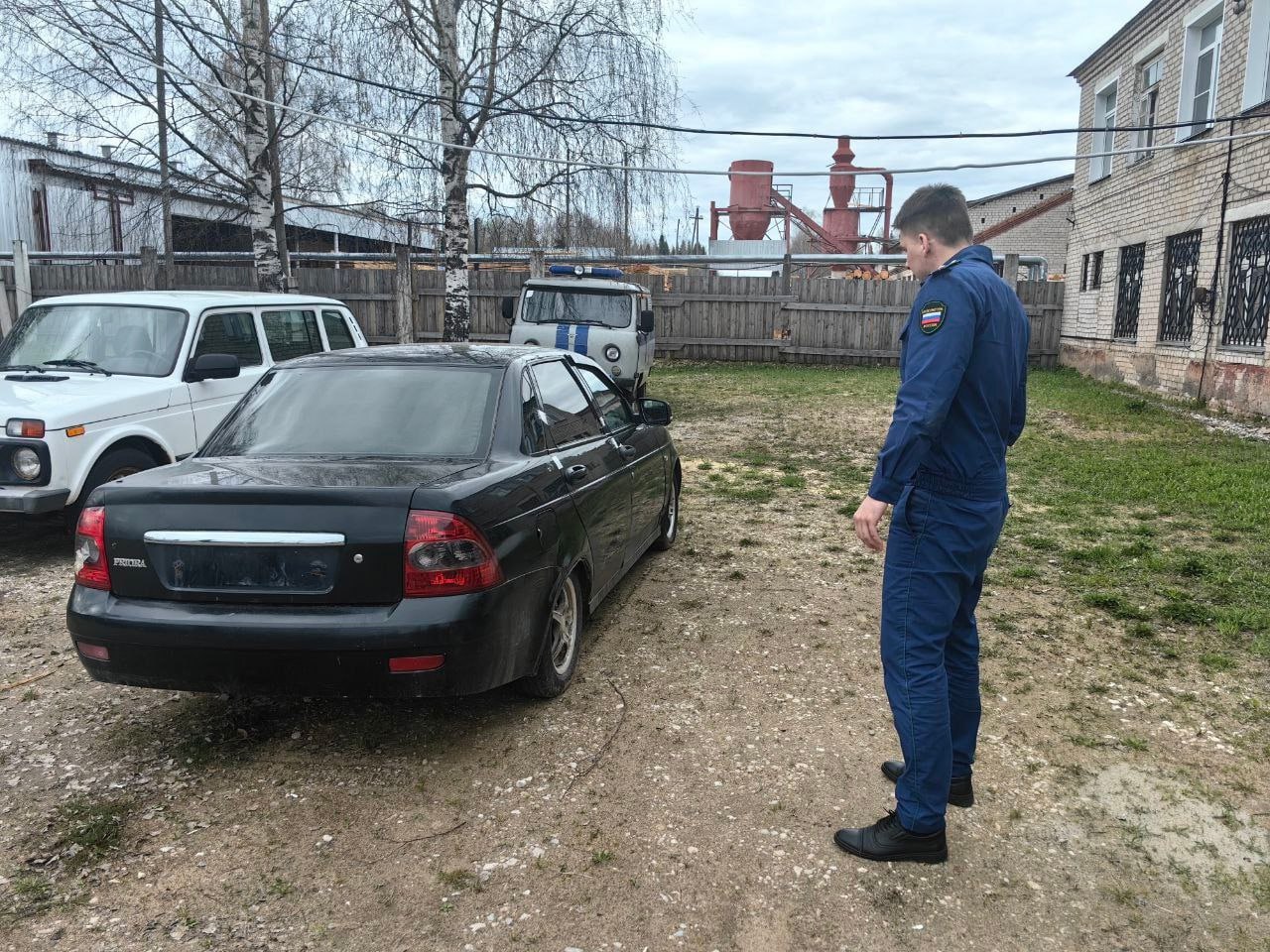 В Верхошижемском районе у мужчины конфисковали Приору за пьяную езду В марте этого года 32-летний водитель попался пьяный за рулем, при этом ранее он уже привлекался к ответственности за аналогичное деяние. На этот раз было возбуждено уголовное дело. В итоге суд признал мужчину виновным и приговорил к 300 часам обязательных работ, а также конфисковал автомобиль. Подписаться
