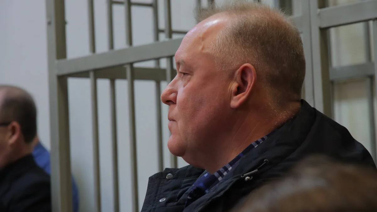 Бывшему вице-мэру Воронежа не удалось отменить приговор за мошенничество  Воронежский областной суд оставил в силе приговор Коминтерновского райсуда, назначившего бывшему вице-мэру Юрию Бавыкину 10 лет колонии за мошенничество и превышение полномочий. Его апелляционные жалобы были оставлены без удовлетворения. Об этом «Ъ-Черноземье» рассказали в облпрокуратуре.  Фото: Константин Франовский/Коммерсантъ  Подписывайтесь на «Ъ-Черноземье»