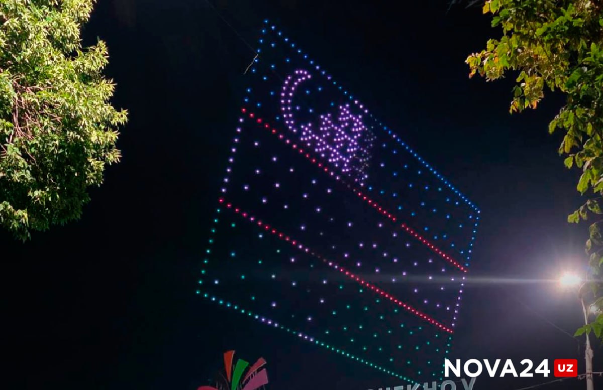 В Ташкенте в честь 34 й годовщины принятия государственного флага пройдет ряд праздничных мероприятий жителей и гостей столицы ожидает гала концерт шоу дронов а также праздничная эстафета