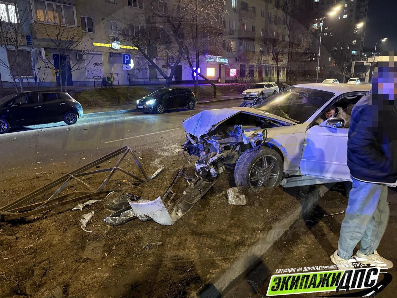 ДТП на Калинина, 281 во Владивостоке.  Мамкин дрифтер за рулём Toyota Mark II решил вальнуть боком, но не рассчитал свои навыки бокоходства и влетел в металлические ограждения.  У горе дрифтера отсутствуют водительские права, которых он никогда не получал.    Источник АВТОГАРАНТ   Связаться с нами   Подписаться   DPS VL