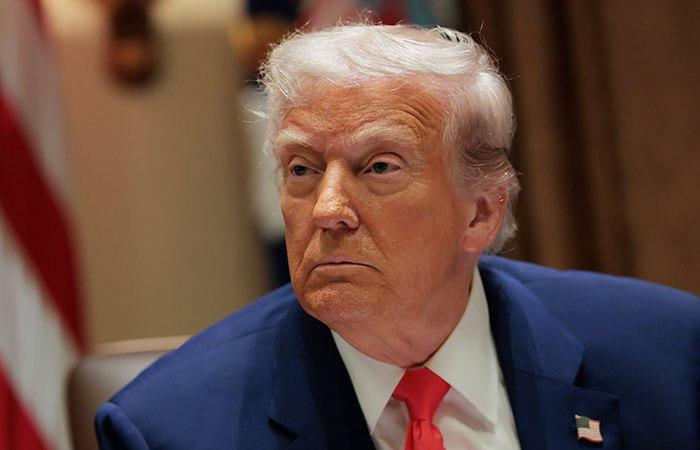 Трамп заявил, что США достигли большего прогресса по урегулированию на Украине с одной из сторон, а со второй — меньшего. Уточнять, о ком именно речь, он не стал Американский лидер также вновь допустил, что Вашингтон скоро может выйти из переговоров, и отметил, что есть «очень хороший шанс» на подписание соглашения.